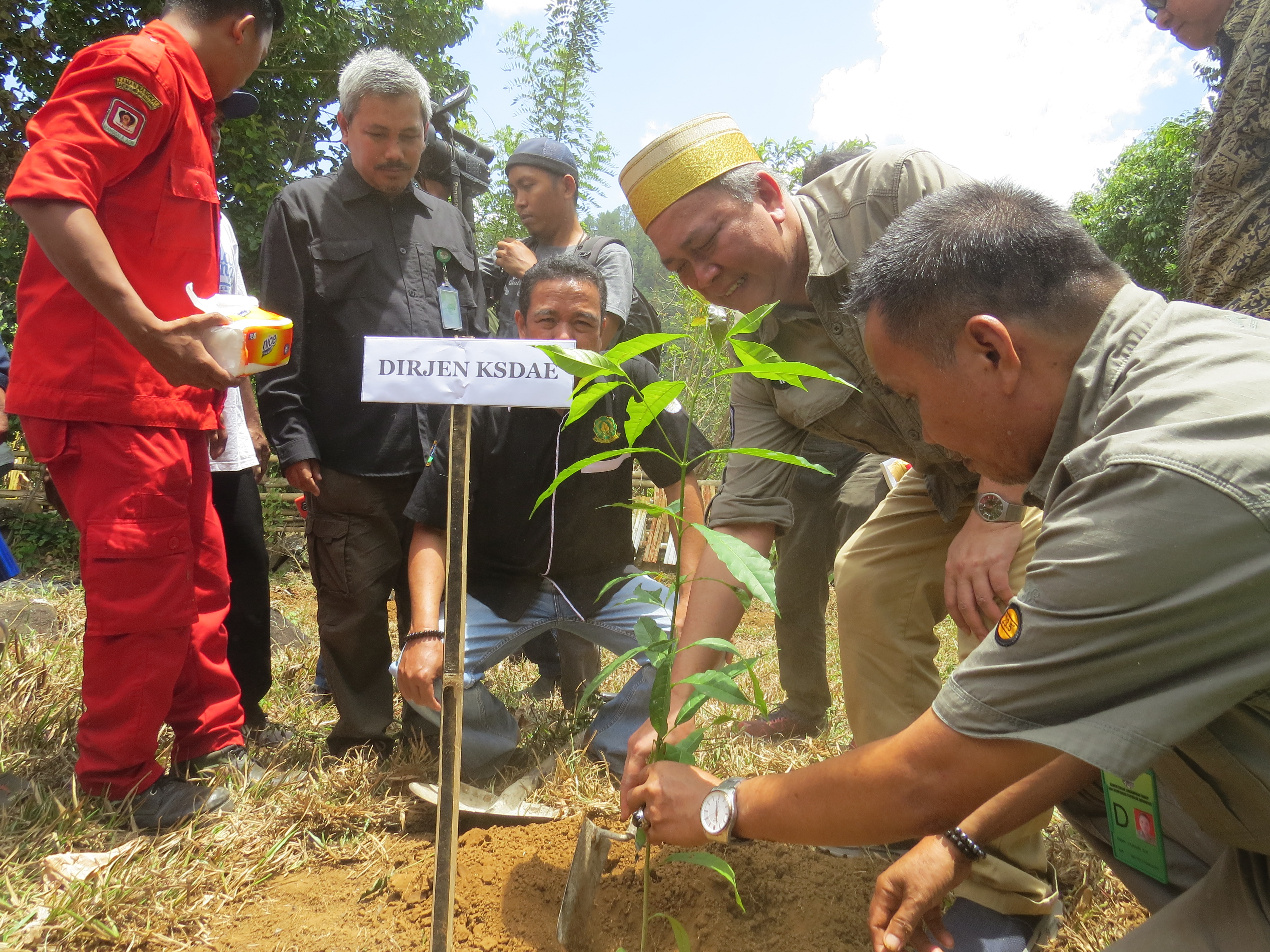 Camba 5 November 2018 Bertempat di lapangan SD Negeri 247 Pattiro Balai Taman Nasional Bantimurung Bulusaraung gelar pertemuan dengan kelompok tani hutan
