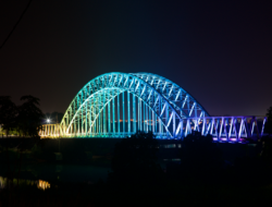 Signify memberikan tampilan baru untuk jembatan-jembatan Indonesia, meningkatkan ekonomi dan pariwisata lokal