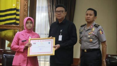 Mendagri Beri Penghargaan bagi Anggota Polri yang Gugur dalam Pelaksanaan Pemilu