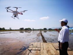 Teknologi Canggih Drone Digunakan Petani