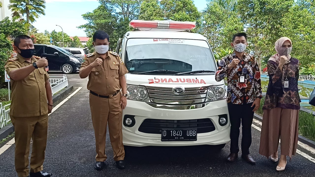 CIMB Niaga Syariah Serahkan Bantuan Ambulans untuk Warga ...