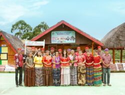 Culture Traveller Laely Indah Lestari Menjadi Tamu Kehormatan Suku Pedalaman Kulawi Sulawesi tengah