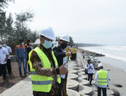 Pembangunan Pengaman Pantai Panjang Bengkulu Harus Selesai 2022