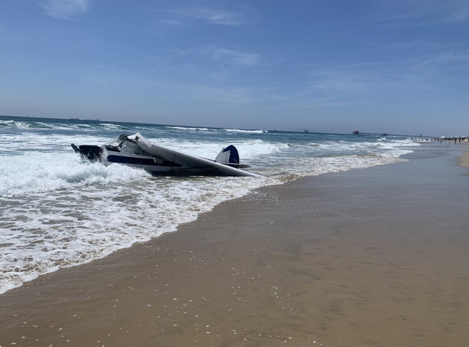 Junior Lifeguards Bantu Selamatkan Pilot Setelah Pesawat Kecil Jatuh ke Laut di Pantai California