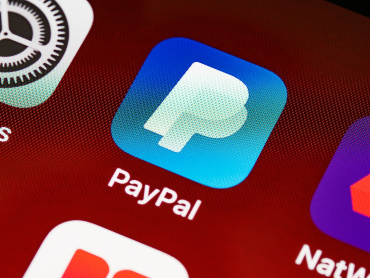 Kominfo Membuka Akses Sementara ke PayPal, Beri Masyarakat Waktu Untuk Withdraw
