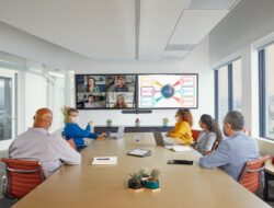 Perencanaan Tahun Anggaran Baru: Bagaimana perlengkapan konferensi video menjadi salah satu investasi utama di tempat kerja hybrid saat ini