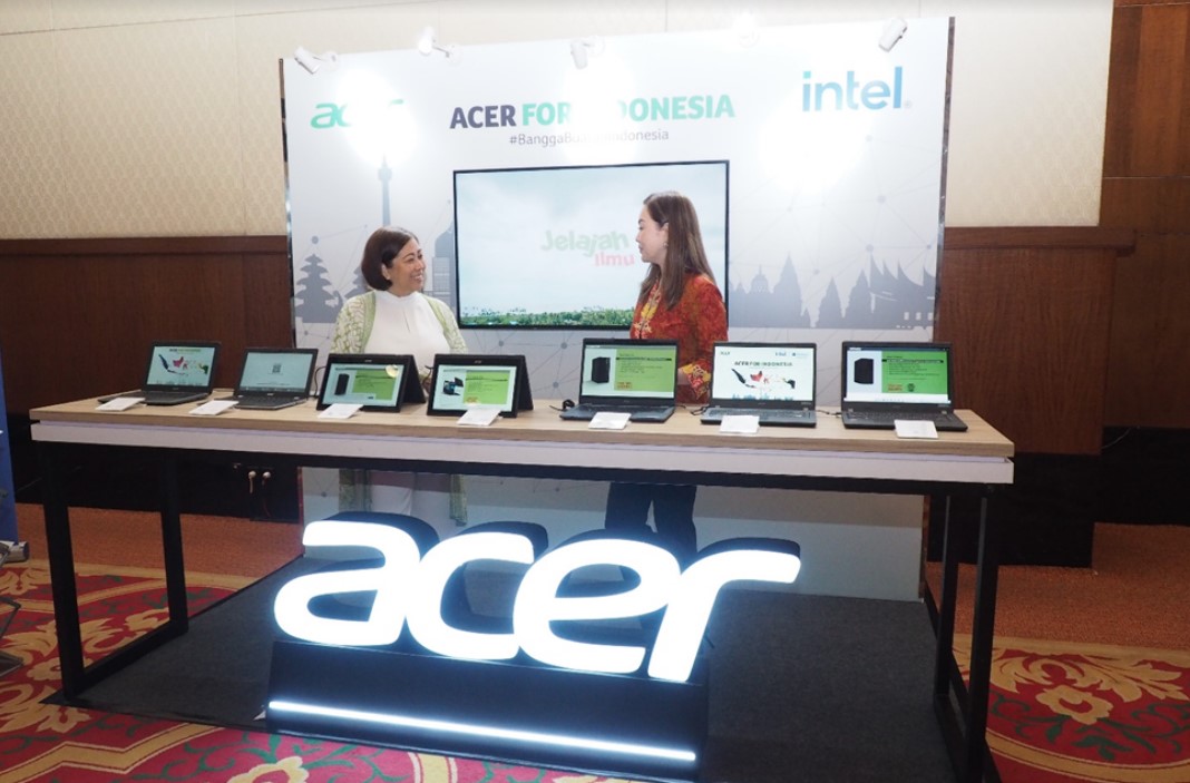Dari kiri ke kanan - Head of Marketing Acer Indonesia Fransisca Maya dan Sales Director of Acer Indonesia Leny Ng