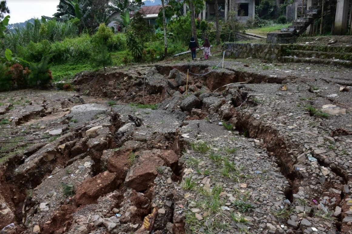Lokasi bencana tanah bergerak di Desa Bojong Koneng, Kecamatan Babakan Madang, Kabupaten Bogor, Jawa Barat