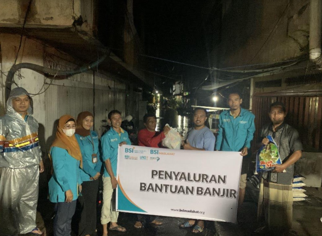 bantuan 100 paket sembako dan bantuan uang tunai kepada penyintas Banjir Pangkalan Bun Kotawaringin Barat Kalimantan Tengah