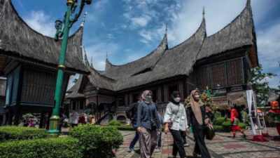 Menikmati Keindahan Budaya Indonesia dalam Sehari di TMII