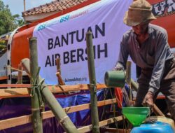 Pemberian Bantuan Air Bersih oleh BSI Maslahat dan BSI untuk Warga Bogor dan Bekasi