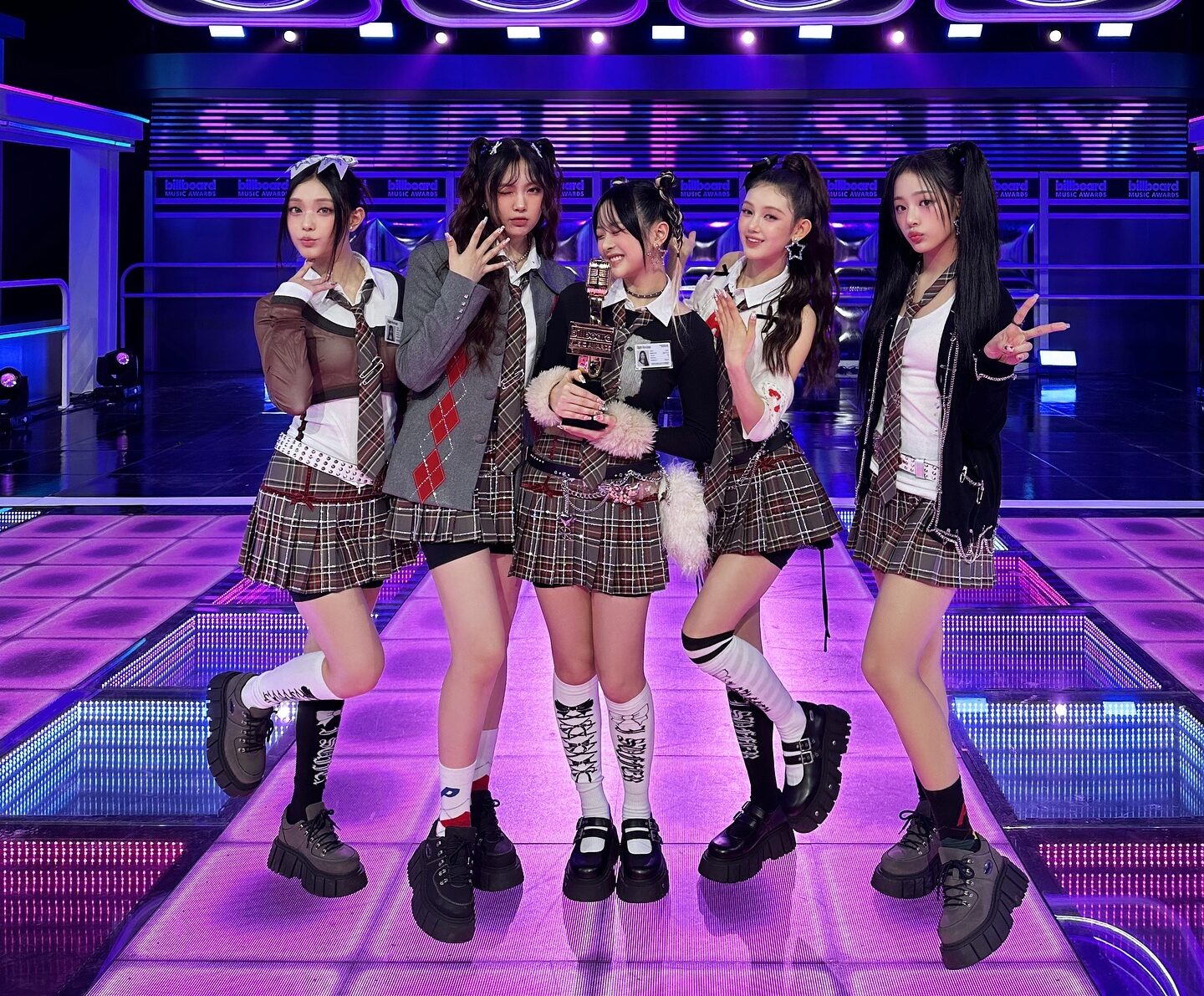 Girl Band K-Pop NewJeans Siap Mengguncang Panggung di Jakarta!