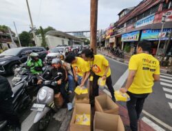 Meriahkan Suasana Ramadan, Maxim Jakarta Bagikan Takjil Gratis Kepada Masyarakat