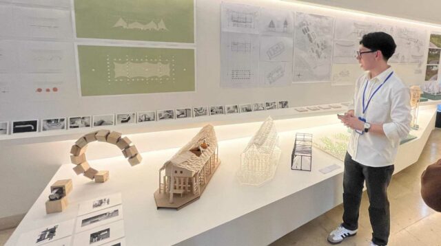 Pameran Corporeal Metaphor: Metafora Tubuh Manusia dan Budaya Toraja, Jadi Inspirasi Karya Mahasiswa Arsitektur UPH