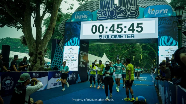 BSI Maslahat Hadirkan Mobil Musholla dan Ambulans untuk Peserta Jogja  Marathon 2025 
