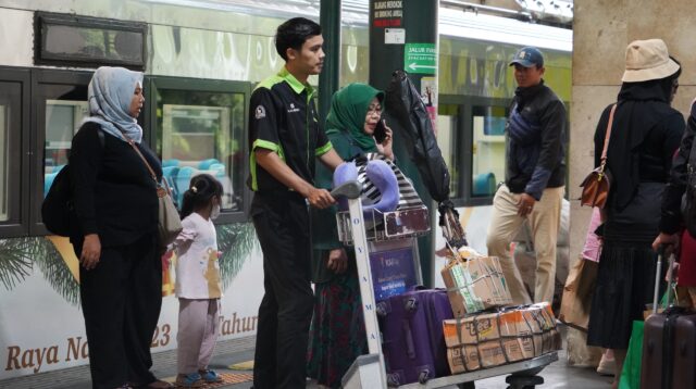 KAI Wisata Hadirkan Layanan Porter Digital yang Praktis dan Berkelanjutan di 14 Stasiun Besar Melalui Aplikasi e-Porter Terintegrasi dengan Access by KAI