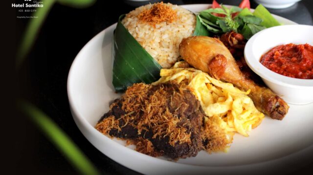 Eksplorasi Cita Rasa Khas Betawi Lewat Sajian Nasi Ulam Hotel Santika Premiere ICE – BSD City 