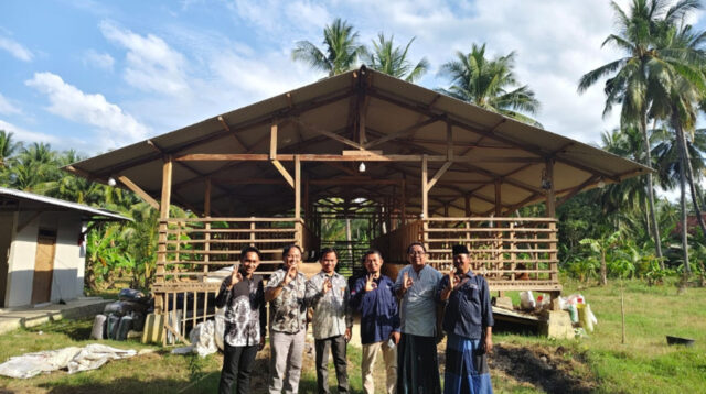 BSI Maslahat Dukung Ekonomi Pesantren Al Amien Prenduan Madura Melalui Program Pemberdayaan Peternakan Kambing 