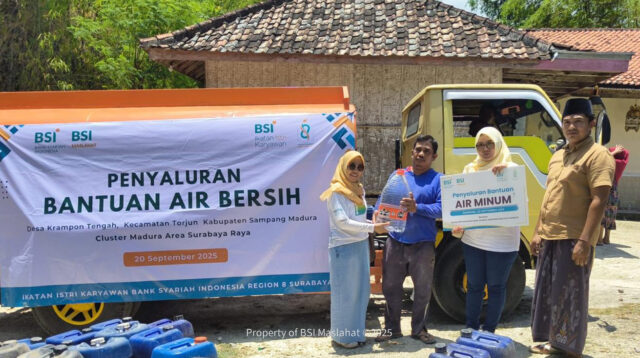 BSI Maslahat Dan IIK BSI Region 8 Area Surabaya Raya Salurkan Bantuan  Air Bersih untuk Warga Terdampak Kekeringan di Sampang  