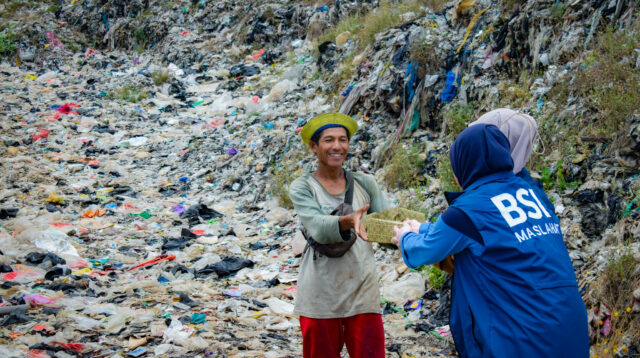 BSI Maslahat Hadirkan Pelayanan Kesehatan dan 1.000 Paket  Makanan Bergizi di Bantargebang  