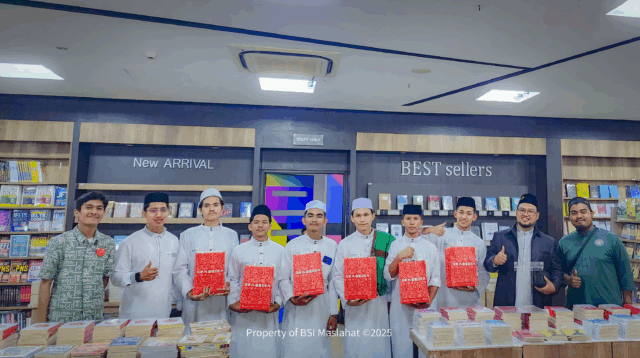BSI Maslahat Dorong Budaya Literasi Santri Melalui Program “Santri Cinta Literasi