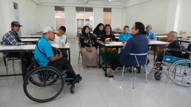 UKDW Dukung Komunitas Difabel SAPADIFA Imogiri Kembangkan Batik Cap dan Kerajinan Tangan