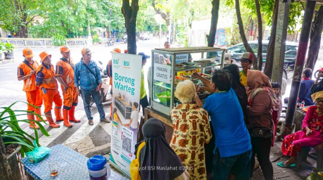 BSI Maslahat Hadirkan Program Borong Warteg, Bagikan Makanan Gratis  untuk Warga yang Membutuhkan 