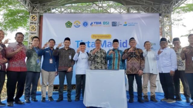 BSI Maslahat Akhiri Krisis Air Bersih 70 Tahun di Kampung Zakat Cirebon 
