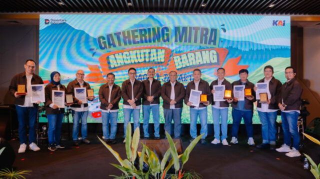 KAI Daop 1 Jakarta Berikan Penghargaan kepada Mitra Angkutan Barang sebagai Apresiasi atas Dukungan Layanan Logistik Nasional