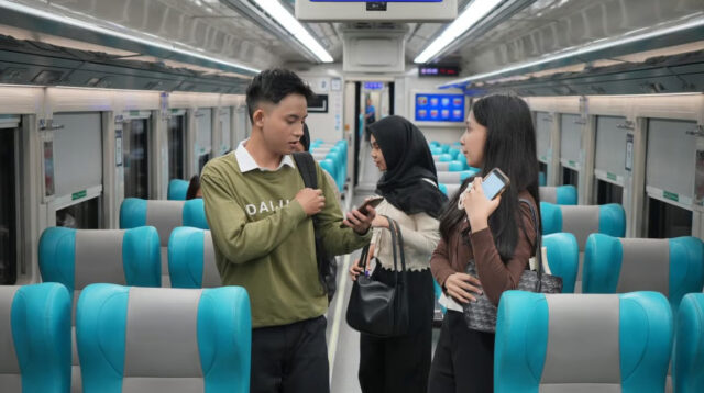 KAI Daop 2 Bandung Catat 111.685 Pelanggan Siap Bepergian dengan Kereta Selama Libur Akhir Tahun