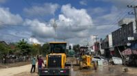 Kementerian PU dan BUMN Karya Buka Akses Jalan di Aceh Tamiang serta Pasok Air Bersih bagi Masyarakat Kuala Simpang yang Terdampak Banjir dan Longsor Kementerian PU dan BUMN Karya Buka Akses Jalan di Aceh Tamiang serta Pasok Air Bersih bagi Masyarakat Kuala Simpang yang Terdampak Banjir dan Longsor