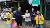 ​Maxim Salurkan Ratusan Paket Makanan untuk Warga yang Terdampak Banjir di Sumatera Utara