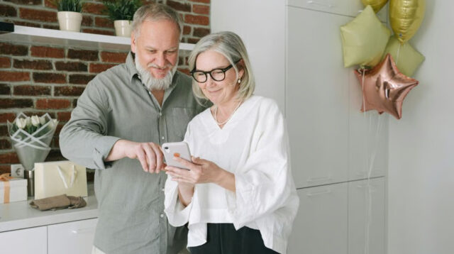 Menjadikan Emas Digital sebagai Hadiah Bermakna untuk Orang Tua