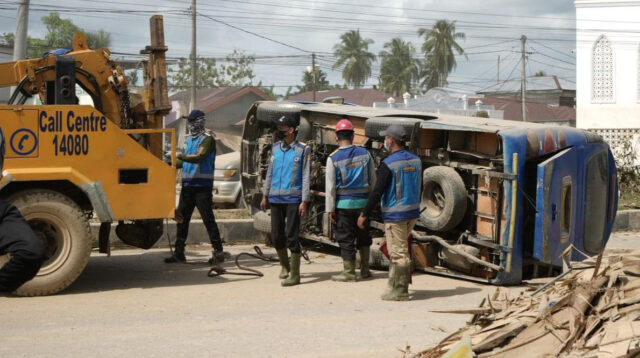Peduli Masyarakat Korban Bencana Banjir dan Longsor, Jasa Marga Salurkan Bantuan Kemanusiaan