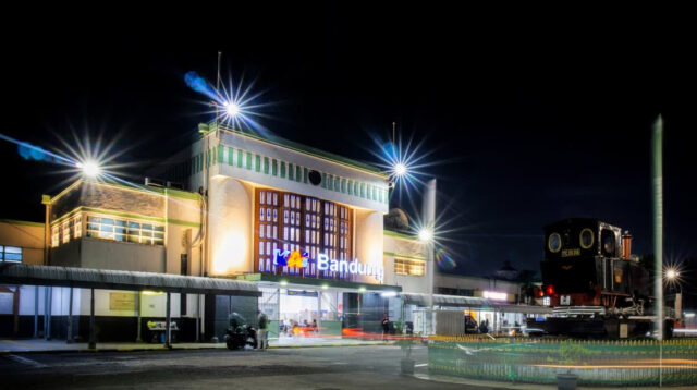 Stasiun Bandung Jadi Jantung Perekonomian Jawa Barat dan Pusat Integrasi Antar Moda