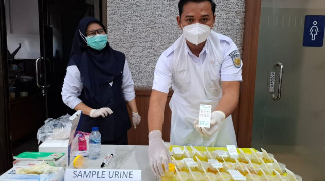 Jelang Angkutan Libur Nataru 2025/2026, KAI Divre III Palembang Gelar Tes Narkoba Pegawai