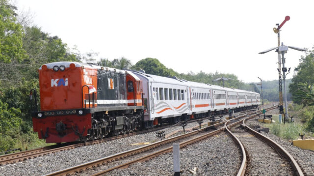 Dukung Angkutan Nataru 2025/2026, KAI Divre III Palembang Siapkan 42 Unit Kereta
