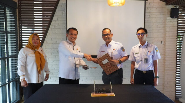 KAI – Kejari Purwokerto Teken Kerja Sama terkait Penanganan Masalah Hukum Perdata dan Tata Usaha Negara