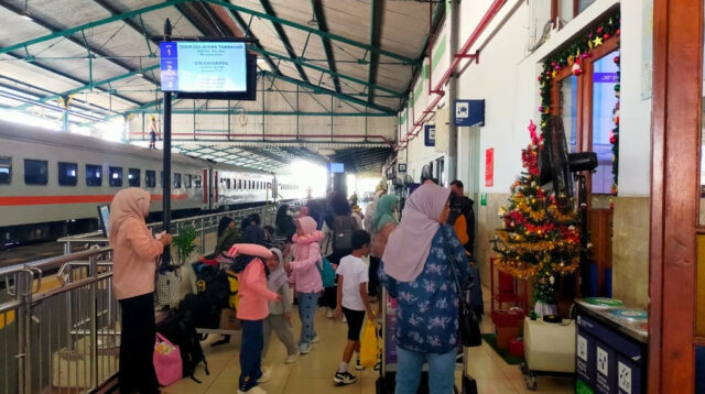 Pastikan Layanan Optimal di Hari Ke-5 Nataru, KAI Daop 7 Madiun Tegaskan Tiket KA Masih Tersedia