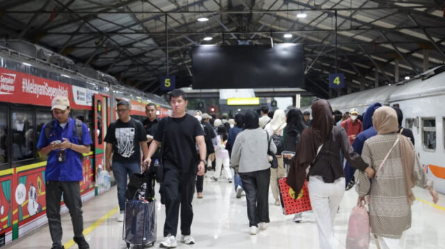 KAI Daop 2 Bandung Catat Tingginya Kedatangan Pelanggan Menggunakan KA pada 7 Hari Menjelang Libur Hari Raya Natal