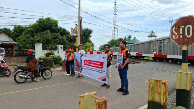 Tekan Angka Kecelakaan Pada Masa Nataru 2025/2026, KAI Divre III Gandeng OPKA Sumsel Sosialisasikan Keselamatan Perlintasan Sebidang
