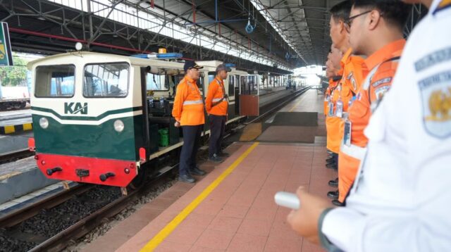 KAI Daop 4 Semarang Intensifkan Pengecekan Jalur dan Stasiun Wilayah Semarang Hingga Grobogan untuk Memperkuat Keandalan Prasarana dan Layanan Jelang Nataru 2025/2026