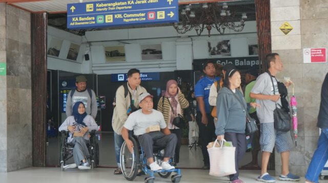 KAI Daop 6 Yogyakarta Dukung Wisata Inklusif Yayasan Rumah Difabel Indonesia dalam Peringatan Hari Disabilitas Internasional 2025 di Stasiun Solo Balapan