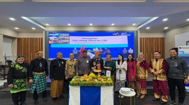 BRI Region 6/Jakarta 1 Rayakan HUT ke-130 BRI dengan Tumpengan dan Penghargaan Masa Bakti Pekerja