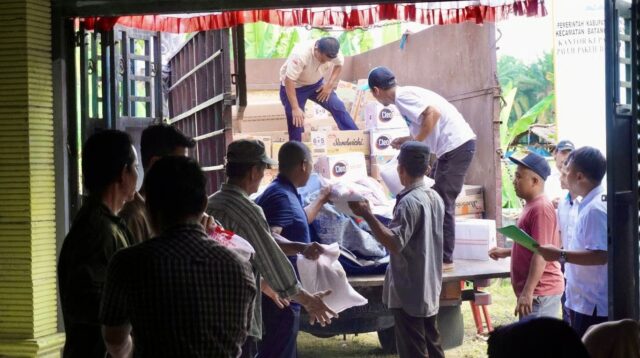 Karyawan PalmCo, Entitas Holding Perkebunan Nusantara, Salurkan Ribuan Paket Bantuan ke Aceh dan Sumatera Utara