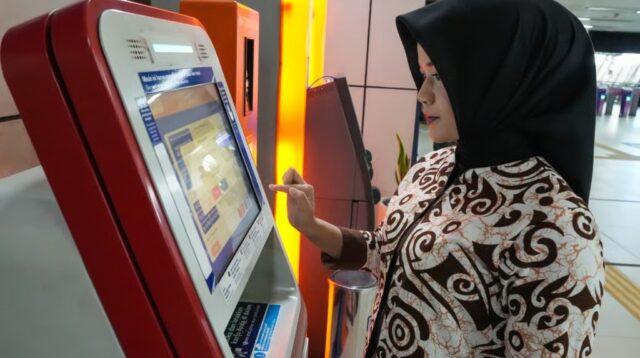 KAI Tambah Vending Machine untuk Isi Ulang KMT Secara Mandiri