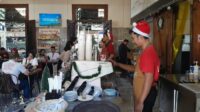 Meriahkan Libur Nataru, KAI Services Percantik Loko Café dengan Nuansa Natal dan Tahun Baru