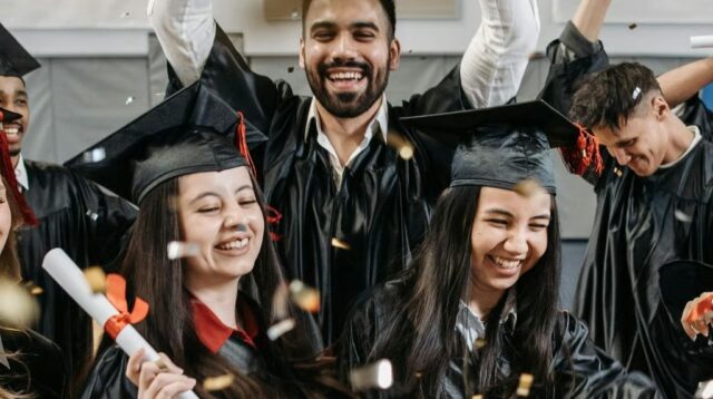 Biaya Wisuda yang Sering Terlewat dari Perhitungan