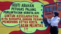 Tingkatkan Keselamatan Operasional KA, KAI Divre IV Tanjung Karang Gencarkan Sosialisasi Keselamatan Perlintasan Melalui Mural Edukatif Bersama Komunitas