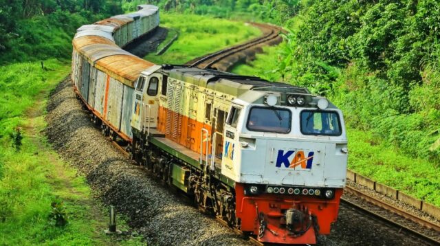 Angkutan Perkebunan KAI Tembus 521.698 Ton, Menopang Kebutuhan Masyarakat Jelang Natal dan Tahun Baru